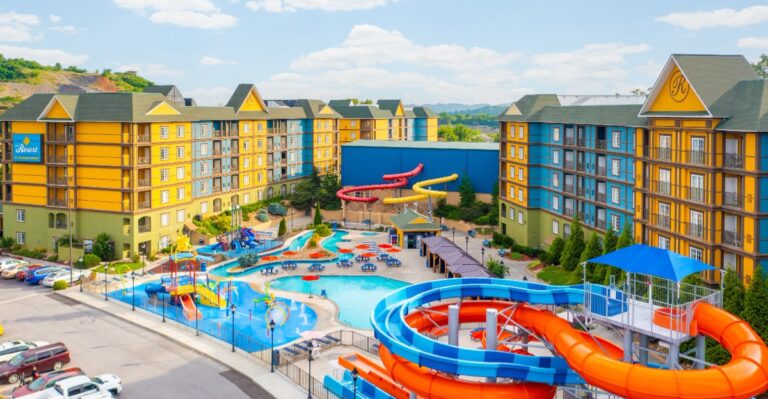 Every October, This Tennessee Resort Transforms Into A Fall Wonderland