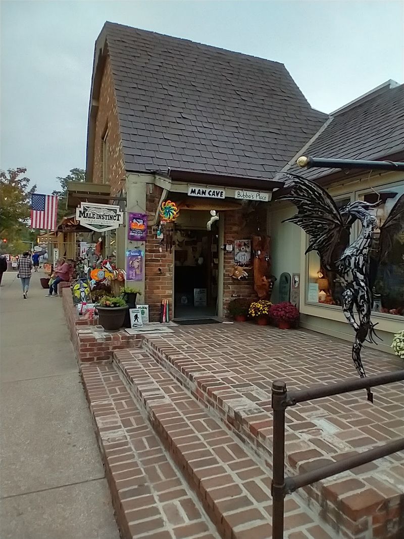 Balancing Small-Town Life With a Steady Stream of Guests Balancing Small-Town Life With a Steady Stream of Guests