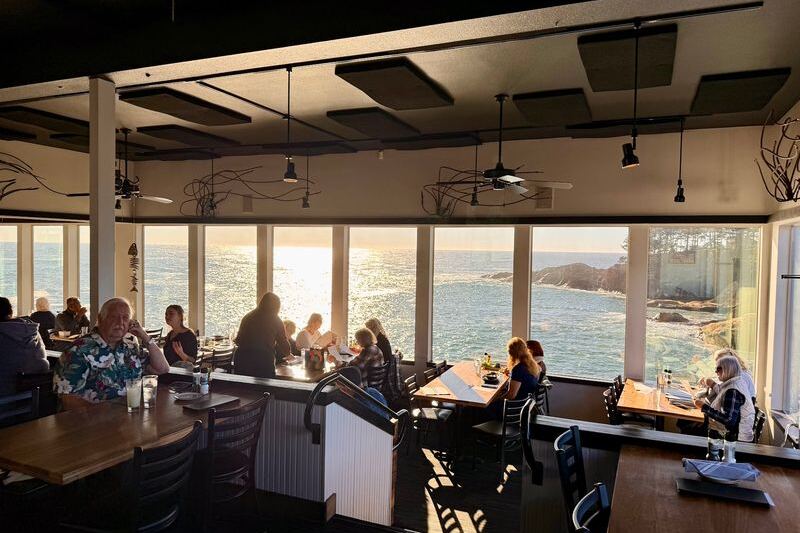 This Oregon Restaurant Perches on a Cliff So You Watch Whales Spout Over Your Clam Chowder