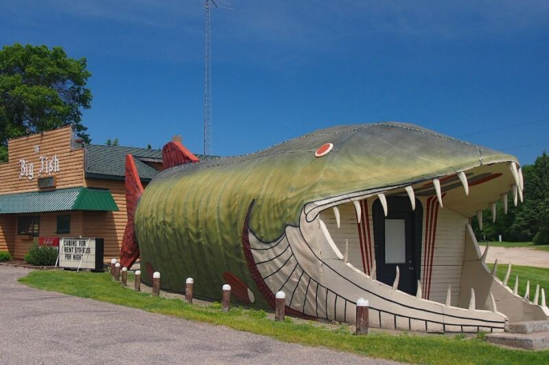Minnesota Has A Restaurant Where You Eat Lunch Inside A Giant Fish