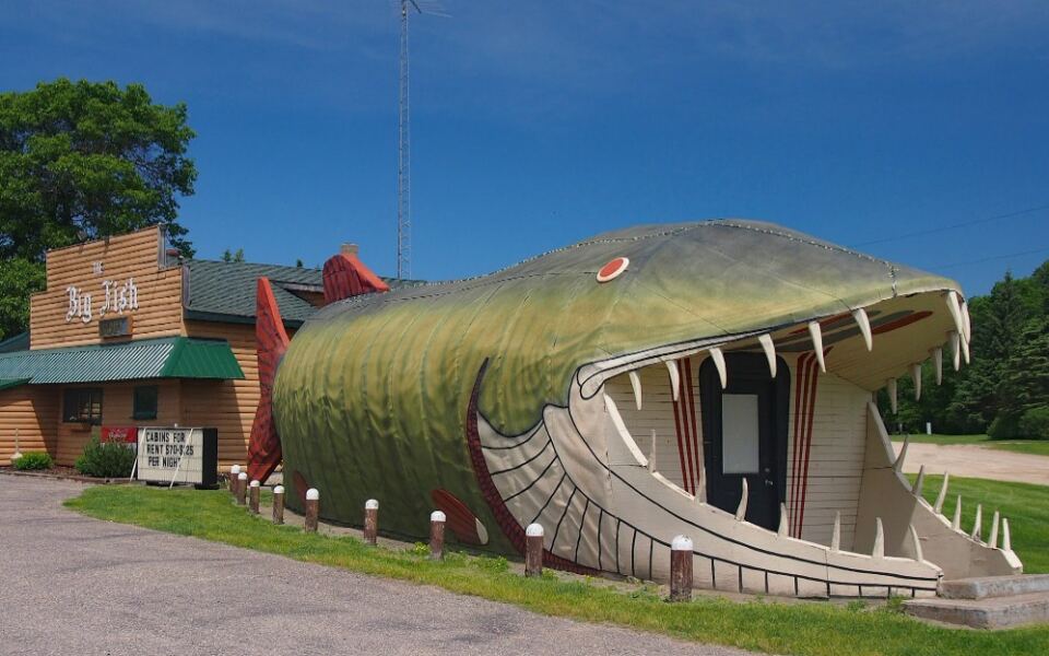 Minnesota Has A Restaurant Where You Eat Lunch Inside A Giant Fish