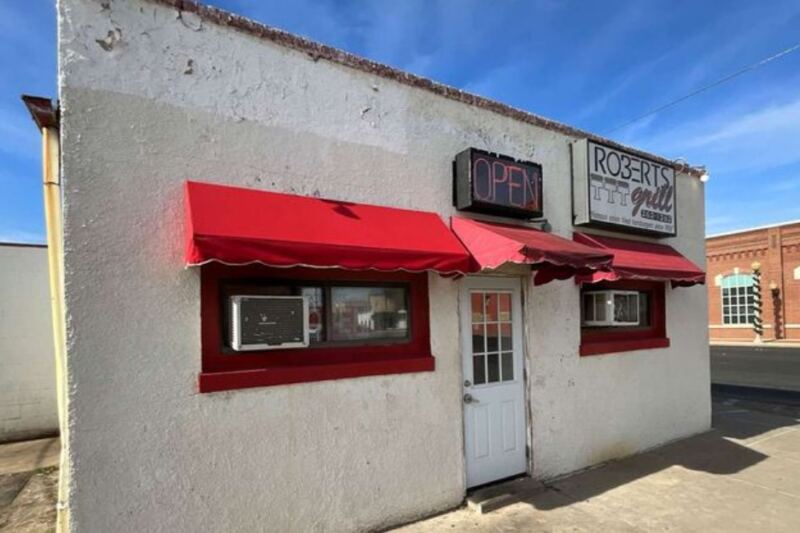 This Oklahoma Onion Burger Counter Still Has A Dozen Stools And The Same Grill Your Grandparents Knew