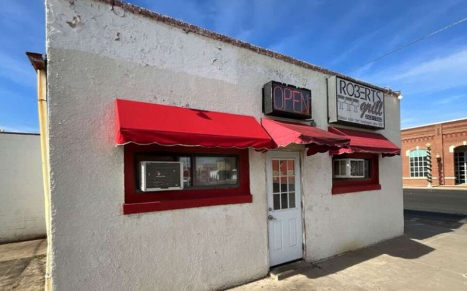This Oklahoma Onion Burger Counter Still Has A Dozen Stools And The Same Grill Your Grandparents Knew
