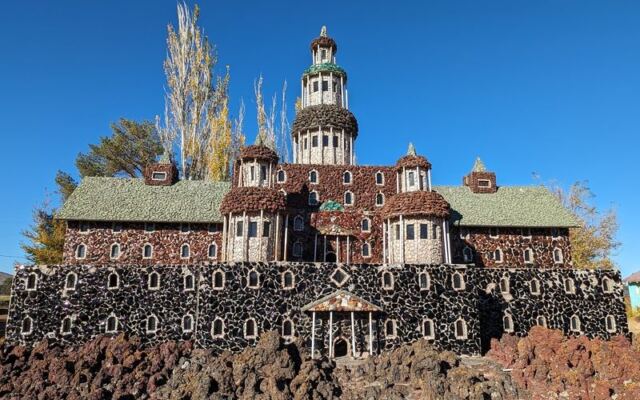 This Oregon Rock Garden Is a Tiny Kingdom of Castles Built From Lava and Petrified Wood