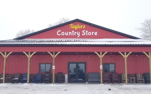 This Minnesota Amish Bulk Foods Store Hides Shelves Of Old-Fashioned Country Treasures