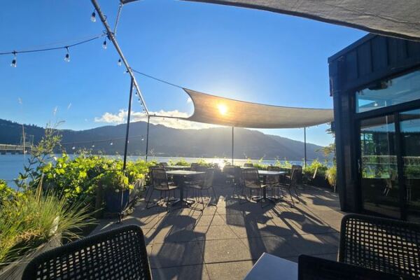 This Oregon Dining Deck Pairs Homemade Pasta With Sunsets Over the Columbia River