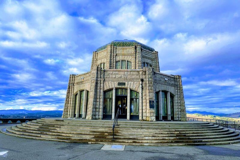 This Stone Oregon Landmark Turns a Simple Roadside Stop Into a Front-Row Seat to the Columbia River Gorge