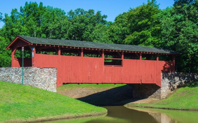 This Arkansas Covered Bridge Is Worth Planning An Entire Afternoon Around