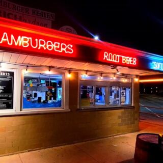 This Unassuming Illinois Restaurant Serves Massive Burgers Famous Throughout the Midwest