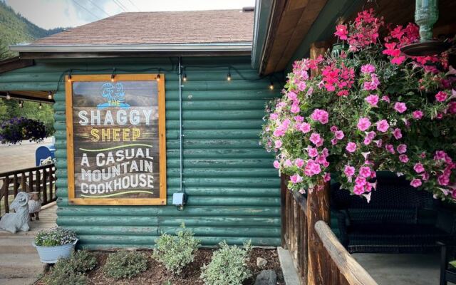 This Colorado Mountain Diner Off A Back Road Is Worth Every Mile You Drive To Reach It