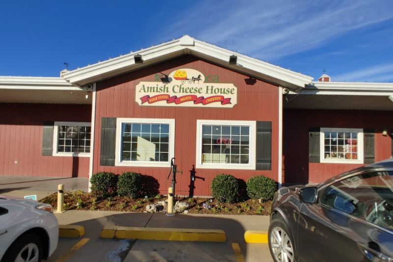 Past Miles Of Back Roads, This Oklahoma Amish Market Rewards You With Scratch Pies And Deli Sandwiches