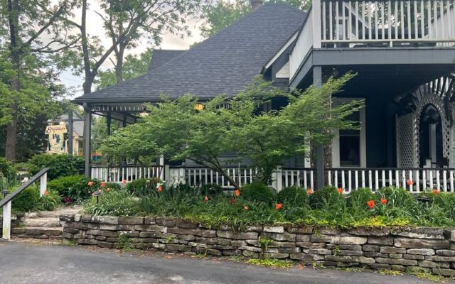 10 Eureka Springs Restaurants Locals Send Their Friends To Before The Fall Crowds Arrive