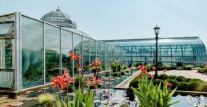 This Minnesota Zoo Lets You See Polar Bears, Gorillas, and a Giant Glass Conservatory for Free