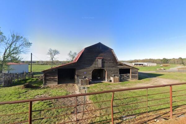 4 Arkansas Farm Stands And Butcher Shops Where Families Stock Up On Eggs, Honey, And Beef For Less