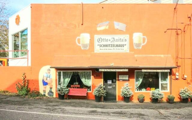 The Schnitzel at This Oregon Tavern Tastes Like Bavaria Without the Plane Ticket