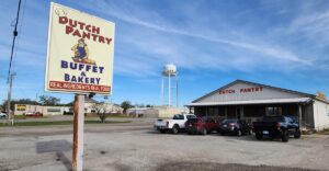 This Oklahoma Main Street Buffet Hides Fried Chicken, Hand-Cut Noodles And A Wall Of Pie Behind Plain Brick