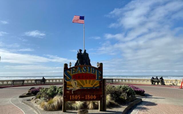 This Oregon Town Got So Popular With Tourists That Locals Now Skip Their Own Downtown