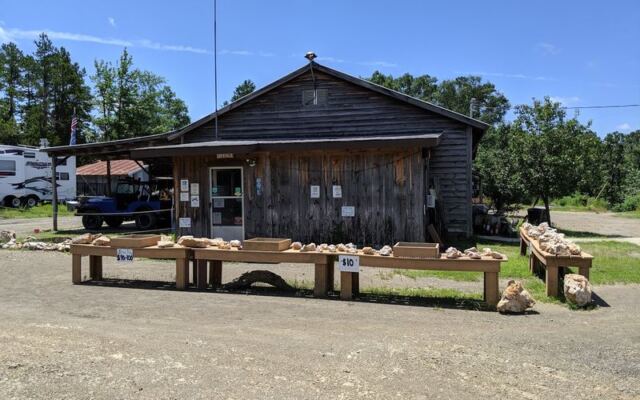 This Unusual Arkansas Crystal Mine Lets You Dig By Day And Swap Alien Stories By Night