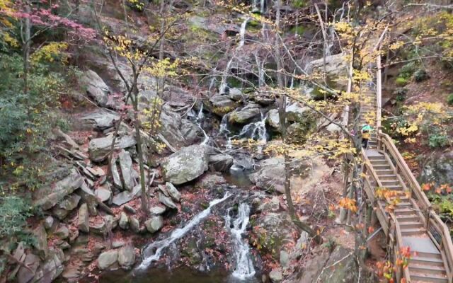 This North Carolina Waterfall Trail Makes You Earn The View With 580 Stairs