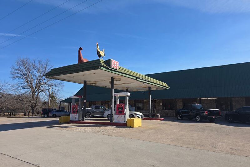 Near Davis, This Oklahoma Roadside Stand Drops Your Peach Fried Pie In The Fryer Only After You Order