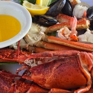 The Bronx Dockside Restaurant Where Crab Legs And Jumbo Shrimp Arrive On Platters Meant For The Whole Table