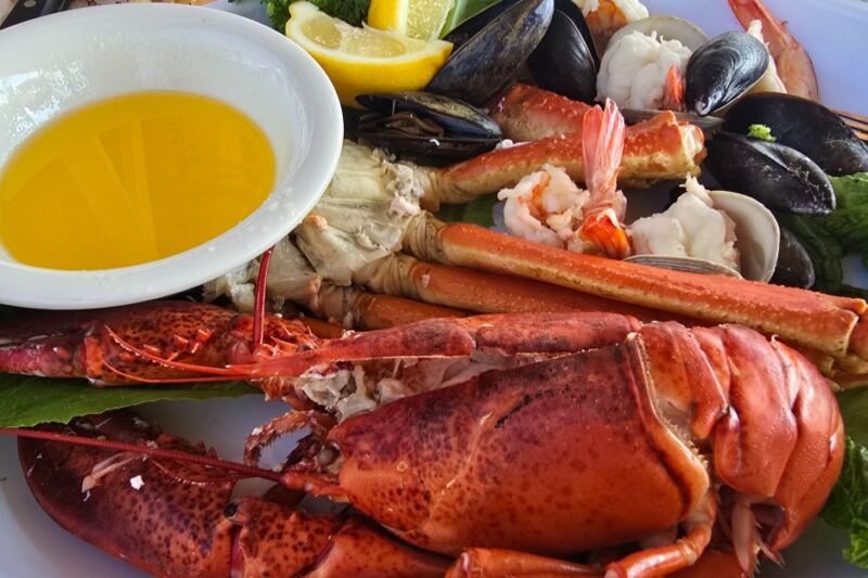 The Bronx Dockside Restaurant Where Crab Legs And Jumbo Shrimp Arrive On Platters Meant For The Whole Table