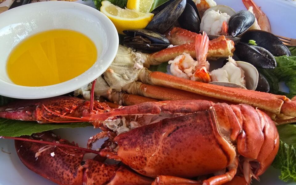 The Bronx Dockside Restaurant Where Crab Legs And Jumbo Shrimp Arrive On Platters Meant For The Whole Table