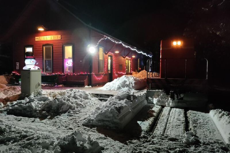 This Tiny Oregon Town Seems Sleepy Until You Find Out Why Visitors Keep Showing Up