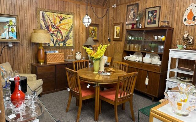 Vintage Collectors Across Minnesota Hunt For Treasures At These 8 Antique Shops Worth The Drive