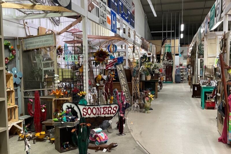 The Old Rink Walls Still Stand In This Oklahoma Ice Rink Turned Into A Sprawling Vintage Market