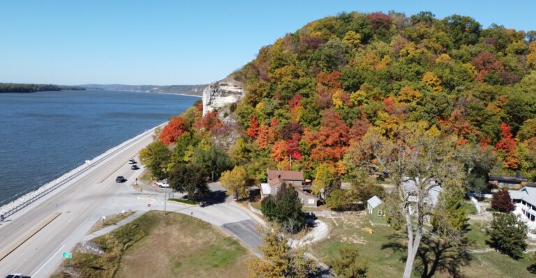 This Mississippi River Town in Illinois Feels Like Stepping Into a Time Capsule