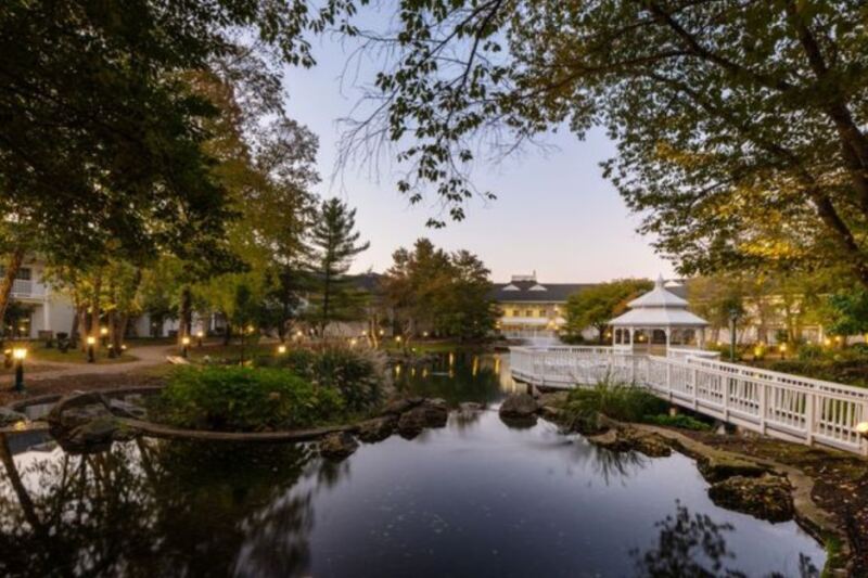 10 Ohio Restaurants Hidden Away In Breathtaking Fall Landscapes