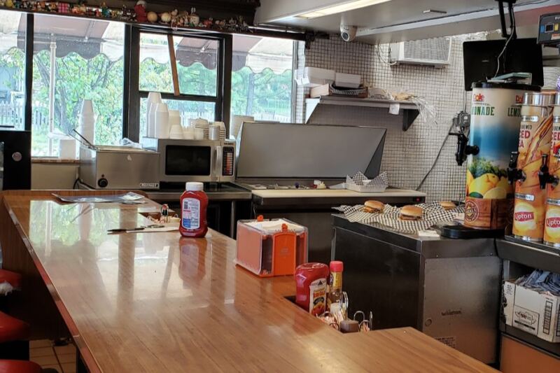 This Old-School Oklahoma Burger Stand Still Makes Root Beer Every Morning And Pours It In Frosted Mugs