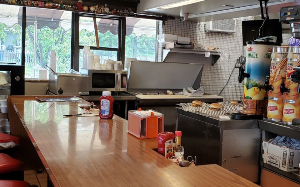 This Old-School Oklahoma Burger Stand Still Makes Root Beer Every Morning And Pours It In Frosted Mugs