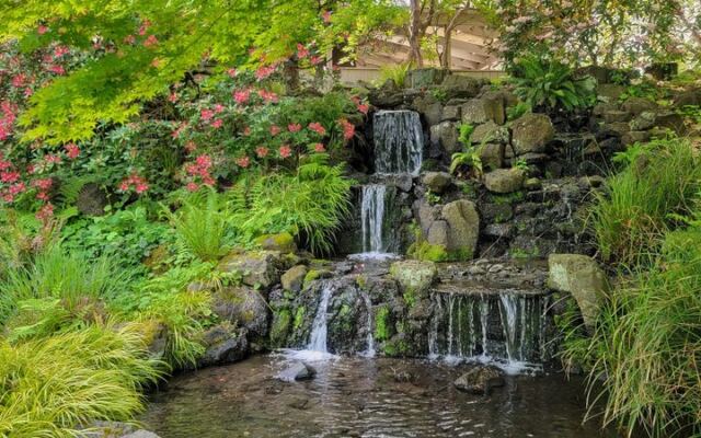 This Oregon Garden Earned a Spot Among America’s Best, With Waterfalls Tucked Along Its Winding Paths