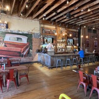 Blake Shelton’s Small-Town Oklahoma Restaurant Serves Comfort Food With Live Country Music Every Single Day