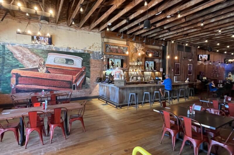 Blake Shelton’s Small-Town Oklahoma Restaurant Serves Comfort Food With Live Country Music Every Single Day