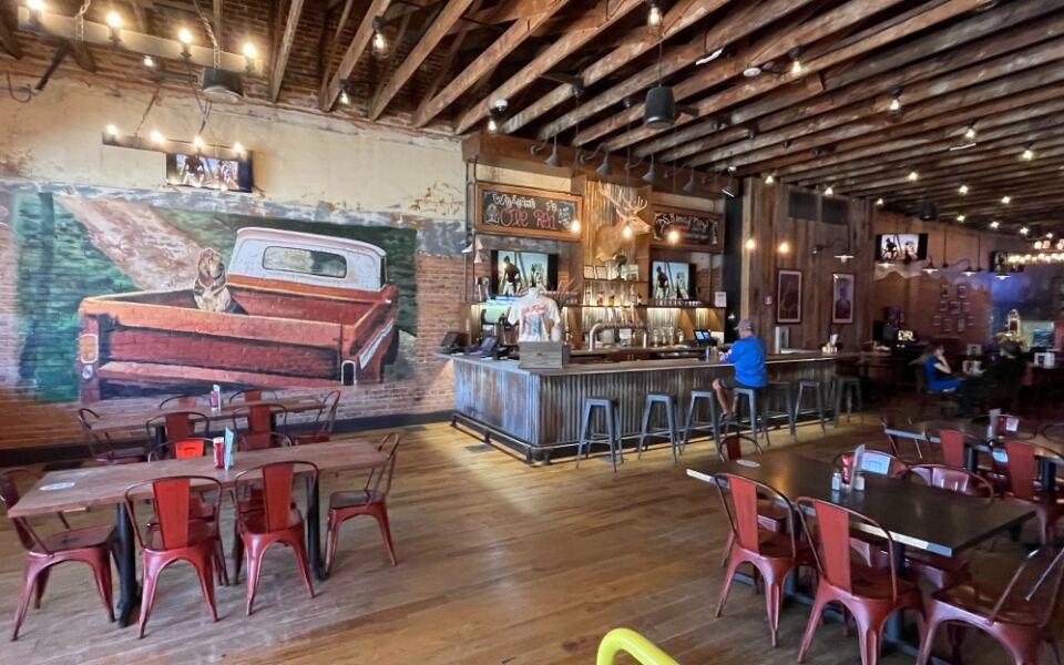 Blake Shelton’s Small-Town Oklahoma Restaurant Serves Comfort Food With Live Country Music Every Single Day