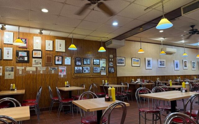 Generations of Minnesotans Keep Coming Back to This Beloved Kosher Deli
