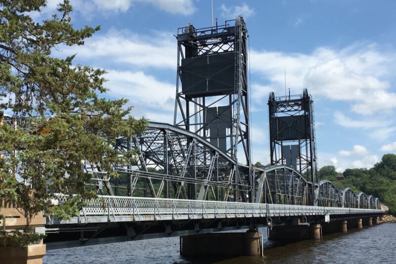 Longtime Locals Say This Charming Minnesota River Town Has Been Swallowed By Tourists