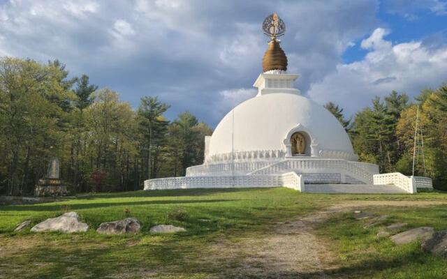 A Short Woodland Walk in Western Massachusetts Ends at a Gleaming Peace Pagoda and Quiet Zen Garden