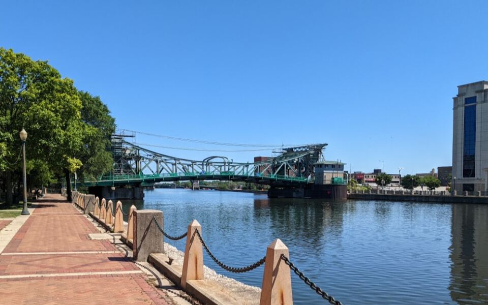 6 Incredible Illinois Day Trips You Can Take By Train