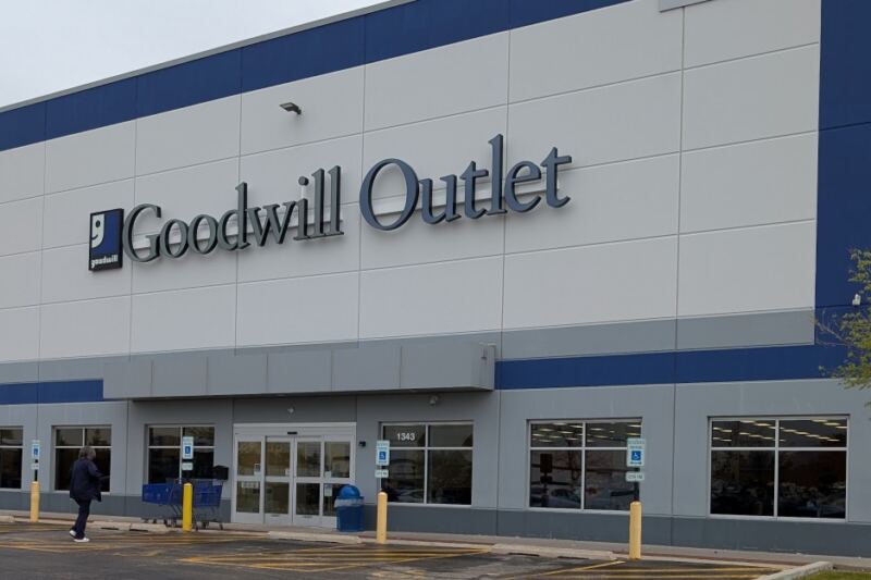 7 Enormous Illinois Thrift Stores Where You Can Build a Whole New Wardrobe for Just $30