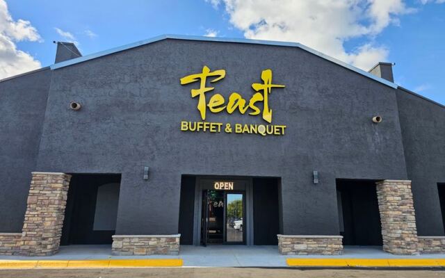 This Giant Minnesota Seafood Buffet Has Over 100 Dishes And Deserves A Cross-State Road Trip