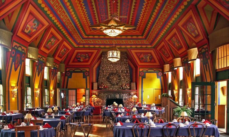 A Minnesota Lodge Looks Straight Out Of A 1920s Art Deco Film Set