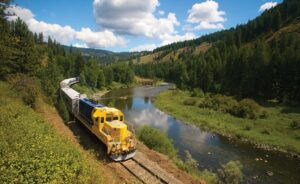 Oregon Has a Dining Train Where You Eat Dinner While Canyons Roll Past Your Window