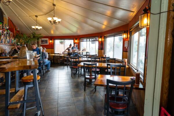 11 Oregon Hole-in-the-Wall Spots Locals Quietly Hope You Never Hear About