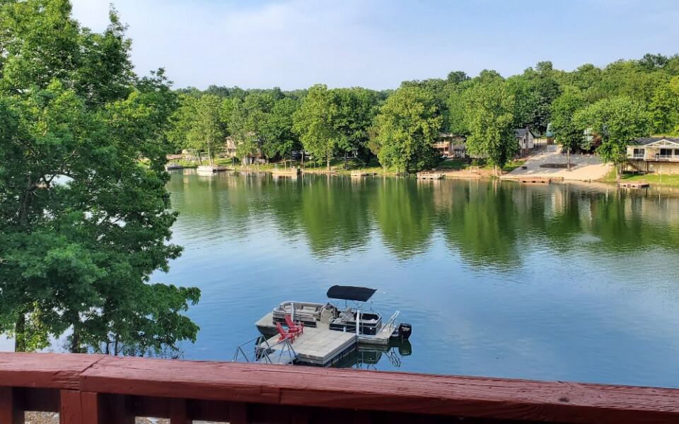This Tiny Arkansas Town With Seven Lakes Is Where Retirees Stretch Their Budget Further