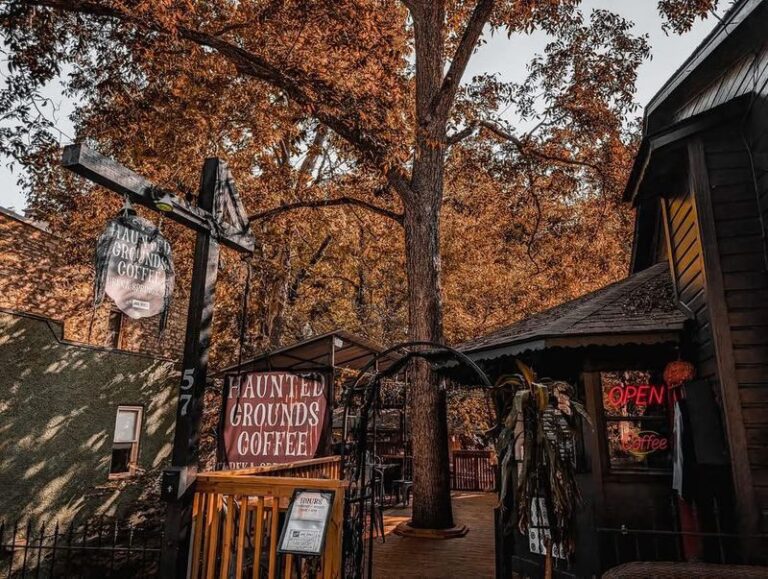 This Arkansas Horror Café Serves Frighteningly Good Food And Coffee In A Spooky Setting