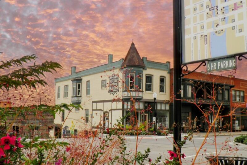 This Charming Illinois Tea Room Serves British-Style Tea With Fresh Scones and Devonshire Cream